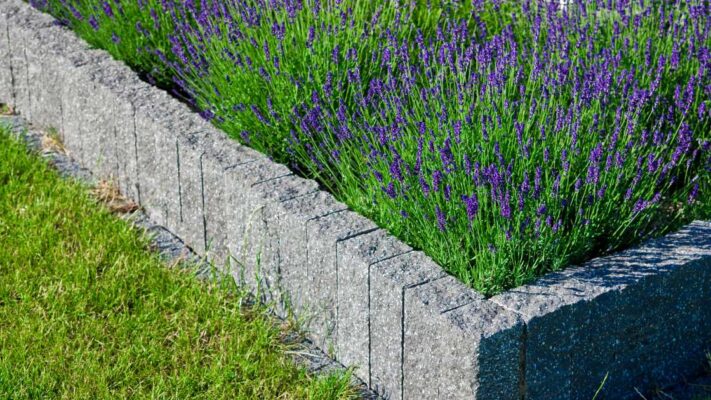 Une bordure de jardin en pierre naturelle: c'est possible - Espace